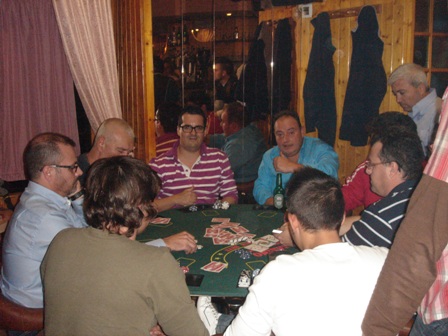 20101102141323-16-supervivientes-mesa-2.jpg