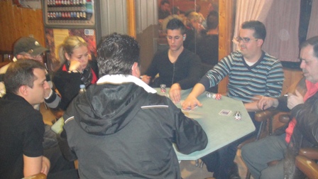20110303032301-mesa-b.-quedan-5-jugadores.jpg