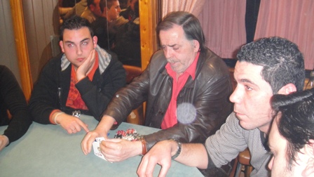 20110303032654-goliat-doblado-con-cayetano.jpg