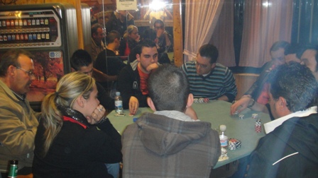 20110303032839-mesa-final-jugando.jpg