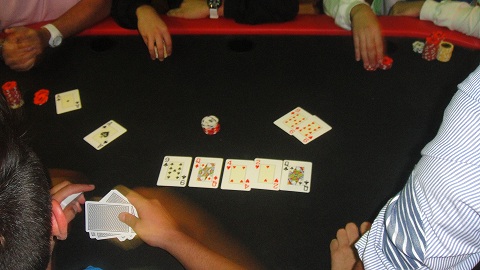 20110930163512-narci-out.jpg